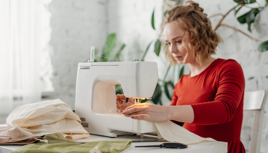 How Custom Tailoring Transforms Ordinary Clothes Into Perfectly Fitted Outfits