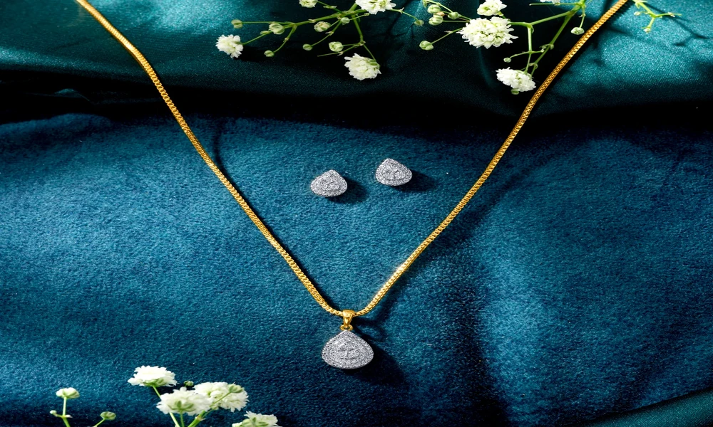 A Guide to Buying Gold Jewellery Online for Dhanteras: 22k Gold Rate Today, Purity Check & Importance of Invoice